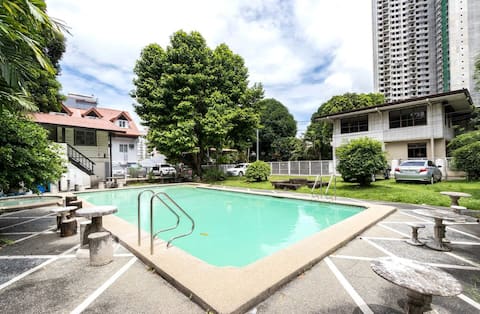 Flood Free 6BR, pool & Jacuzzi, Free parking