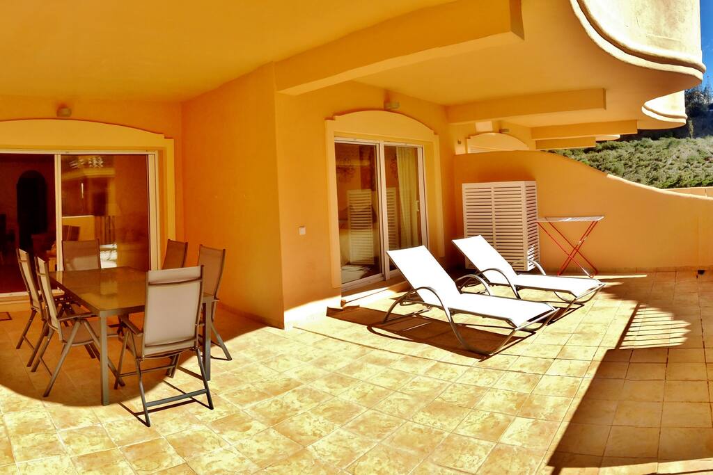 Large sunny terraces
Apartment 1