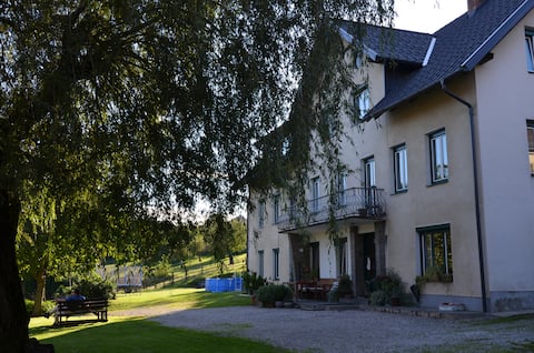 Popular Airbnb listing: Morning sun at the Neuauerhof in Wölfnitz