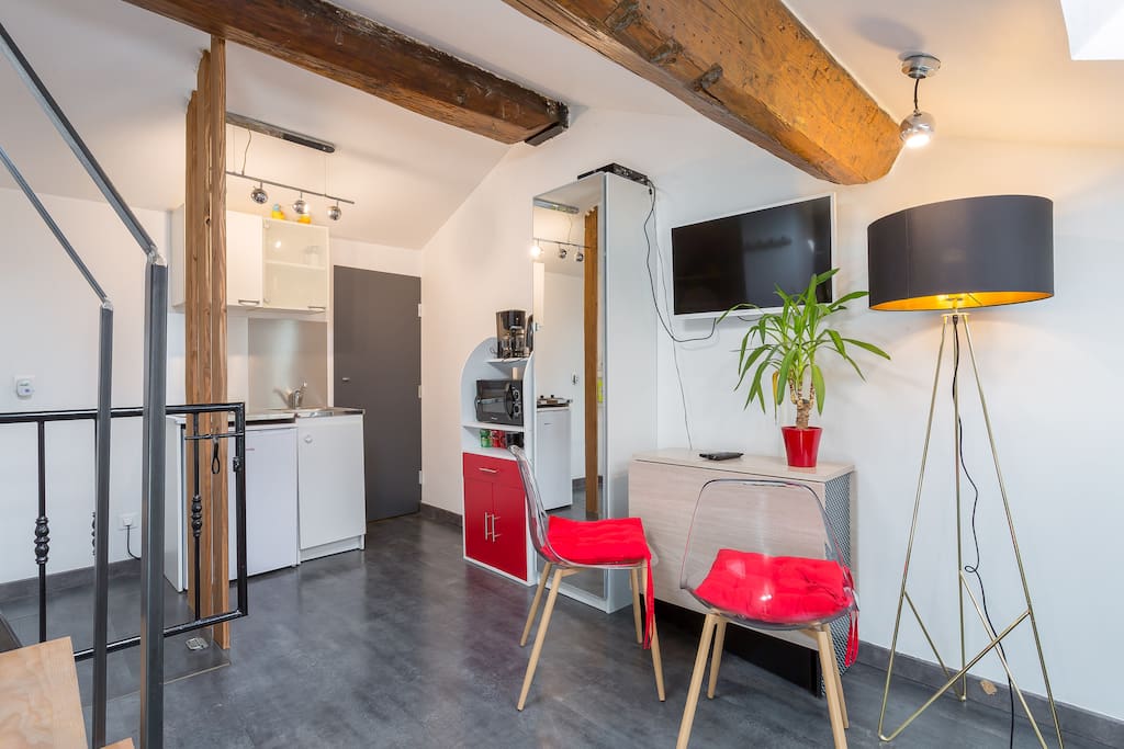 coin cuisine, cafetière, bouilloire ect..