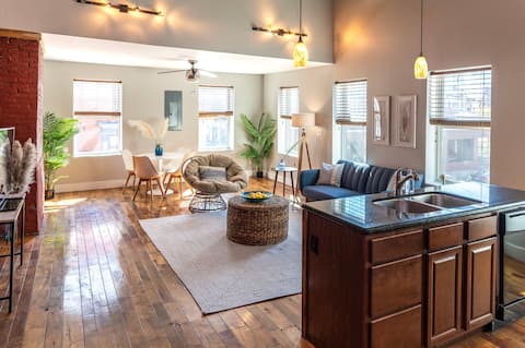 Top Airbnb: Broadway Suites - Stunning Downtown Condos in Pendleton