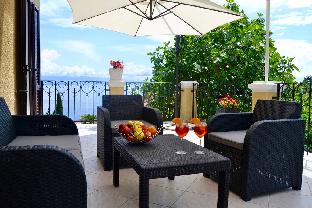 Terrace with lounge corner