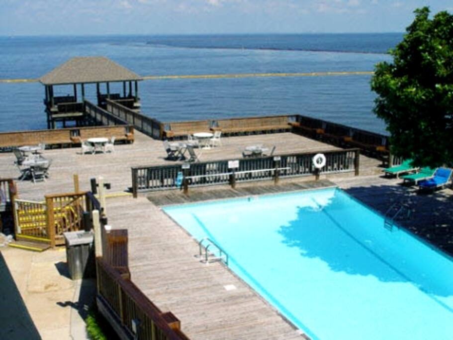 EXCLUSIVE COMMUNITY: PRIVATE PIER, POOL & VIEWS-3