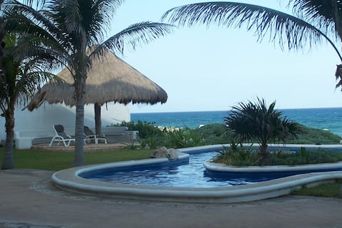 Popular Airbnb listing: Elegant, spacious condo in Mi Casa del Mar, Akumal in Quintana Roo