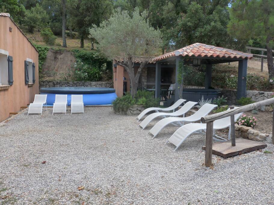 coin barbecue et jacuzzi