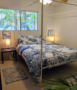 TROPICAL Maui getaway- across from the beach !