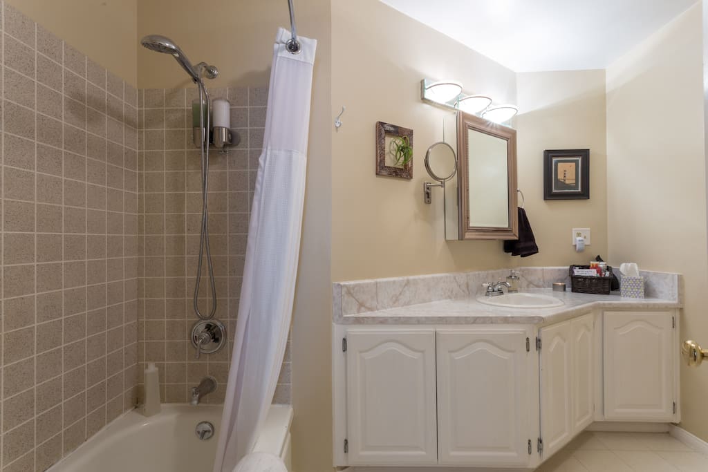 Shared, full bath is 5 steps down hall. Soft towels, large countertop, magnified wall mirror, hair dryer, shaving cream, tooth brush & paste.
Shower has water filter for soft skin and hair. Includes Nioxin Shampoo & Conditioner, and homemade peppermint soap.