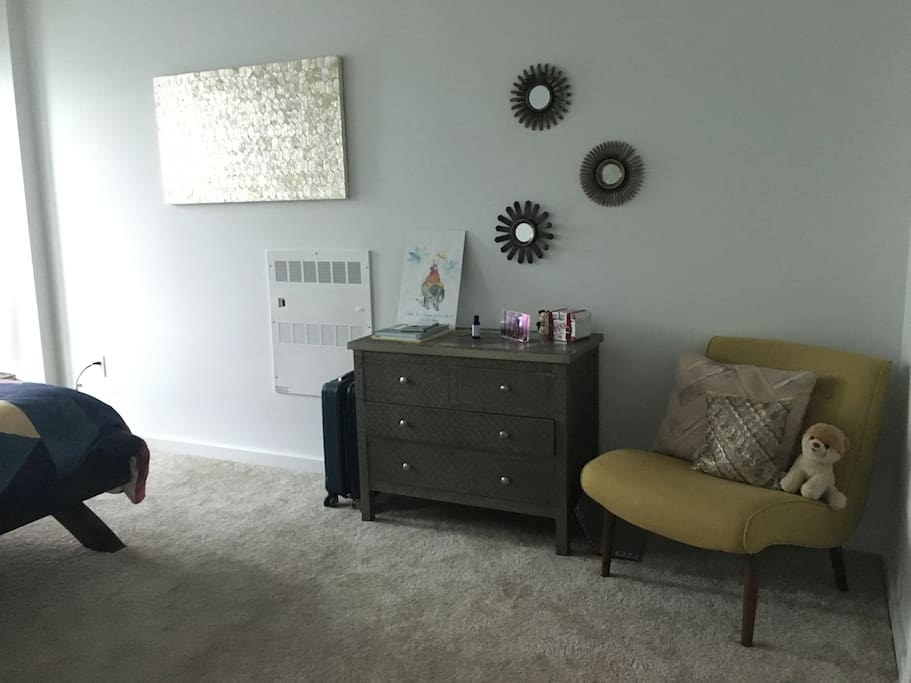Lots of clean space in the room
