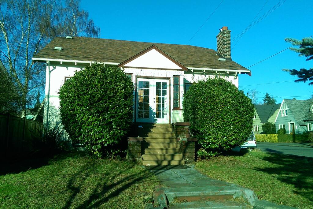 Your base for exploring Seattle is a lovely Craftsman home from circa 1915