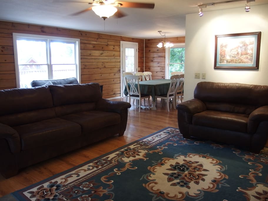 Perfect Family Cabin 5BR 2850ft² Sleep 22+ 2 Acres Cabins for Rent in