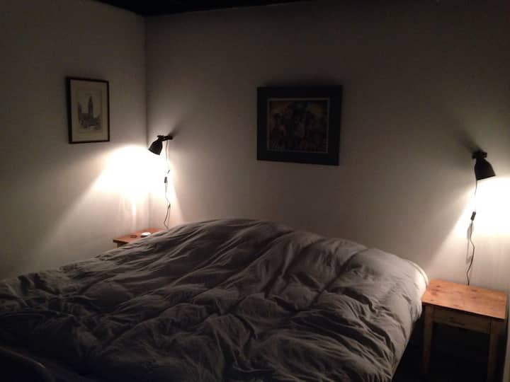 חדר שינה 2, עם שתי מיטות נפרדות. כולל שמיכת פוך זוגית