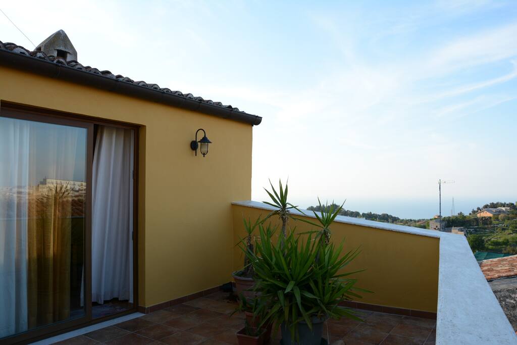 mansarda con terrazzo vista mare