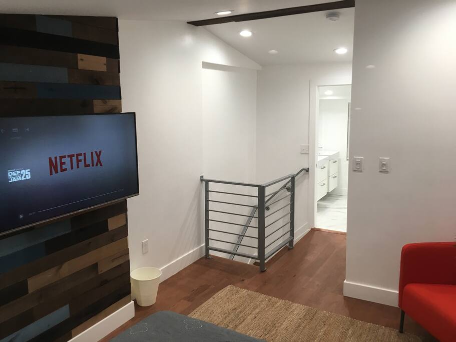 4k TV w/ Netflix,Amazon,Youtube and more