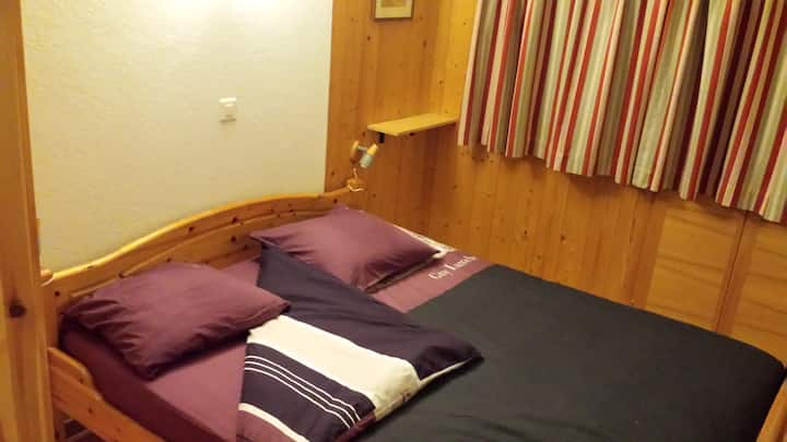 Lit double 160x200 - armoire de rangement