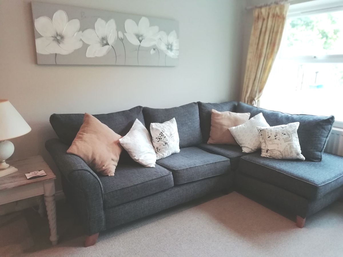 Top Airbnb: 9 Column Mews is a modern top floor apartment à Alnwick