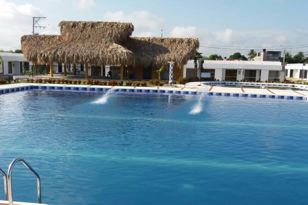 PISCINA