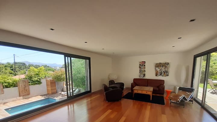 Villa Moderne Alliant Calme Et Confort , Piscine. -