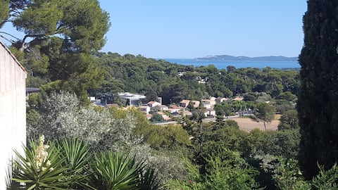 LOUE STUDIO MEUBLE 45M2 et a 5 ' plage en voiture.