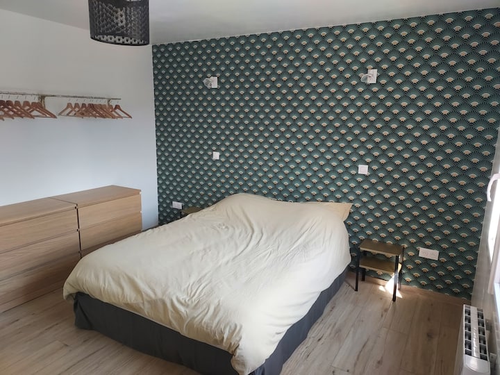 Bedroom 4: suite with 1 bed 160x190 and adjoining bathroom.