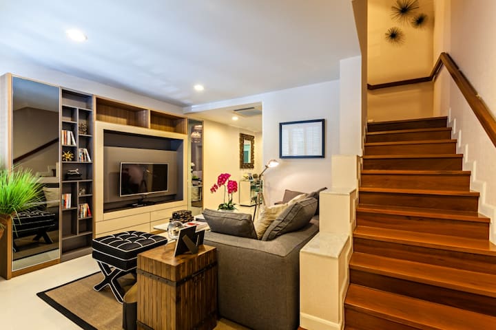 Private 3BR Townhome- BTS Asoke/MRT QSNCC/Emsphere