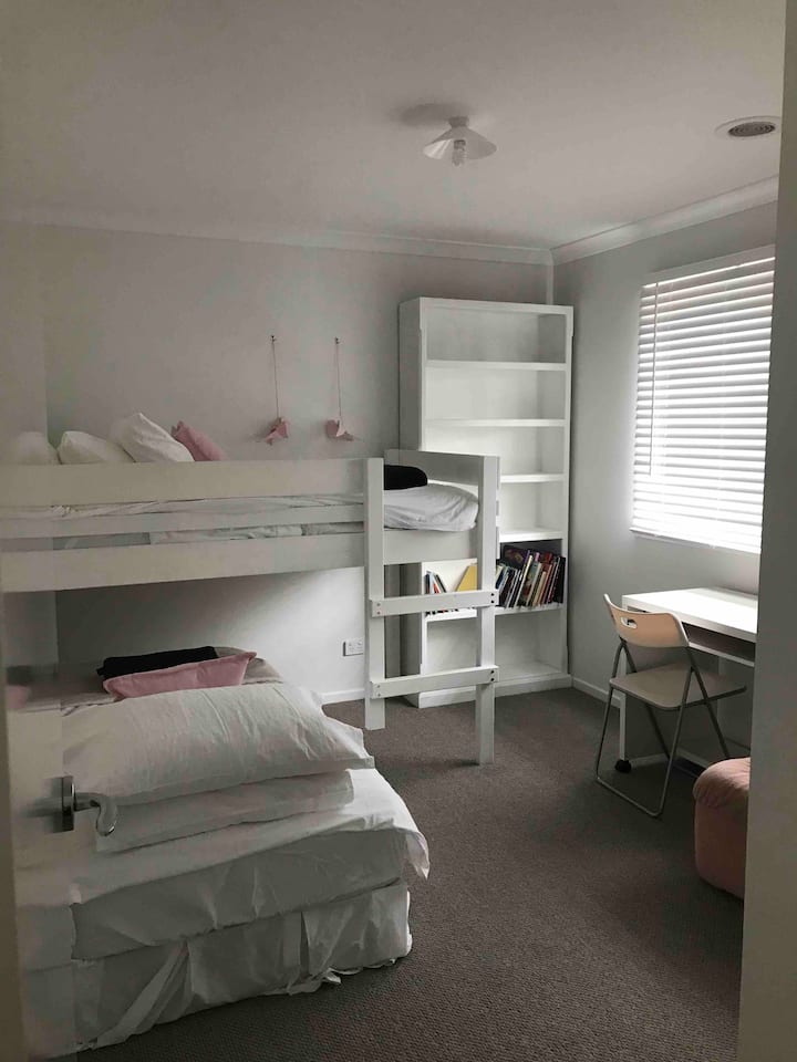 Dormitorio con literas 