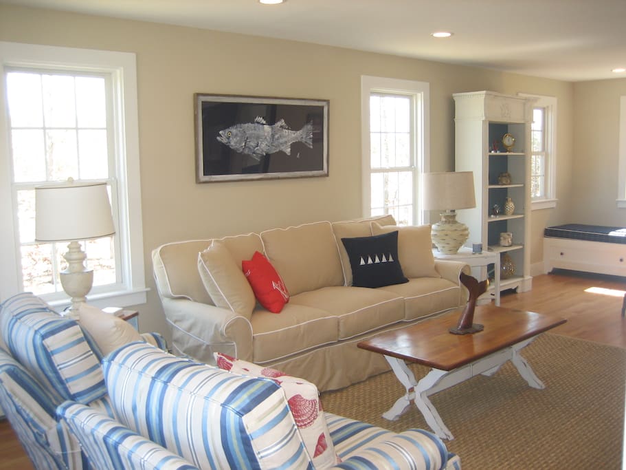 Large living area with built in reading nook