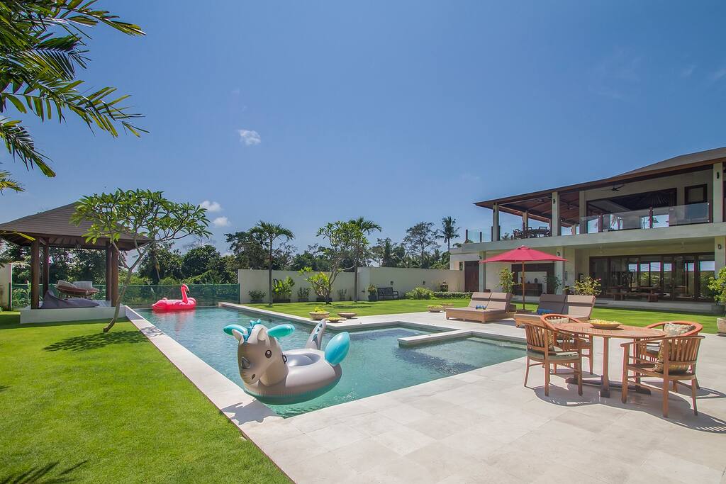 16m pool with a 2x2m kids section and a 2x2m spa area.