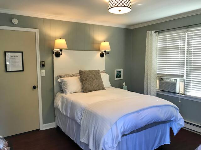 Cozy and Private Space in the Heart of Downtown