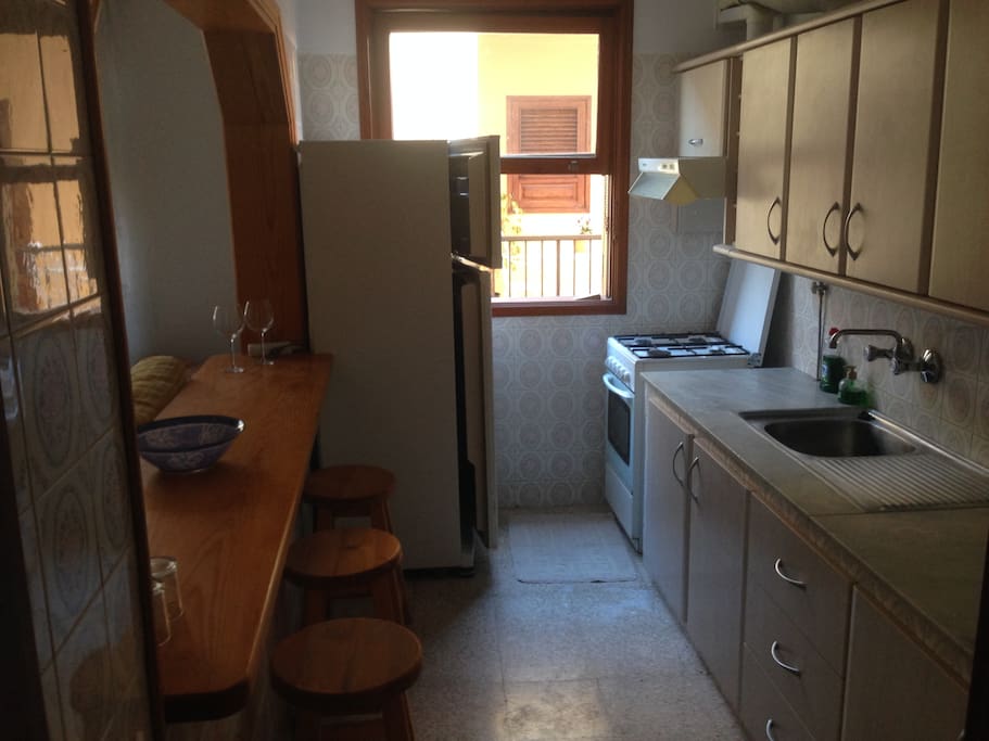 fully fitted kitchen with all you need to cater for 4 people