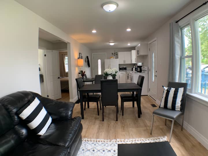 Cheerful 2-bedroom+ 1 Bath Newly Renovated Home! - アックスブリッジ