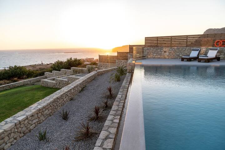 Jacuzzi indoor&outdoor★Heated pool★Sauna★Falasarna gallery image 3