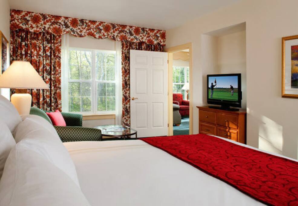 1 King Sized Bedroom w/ Tv