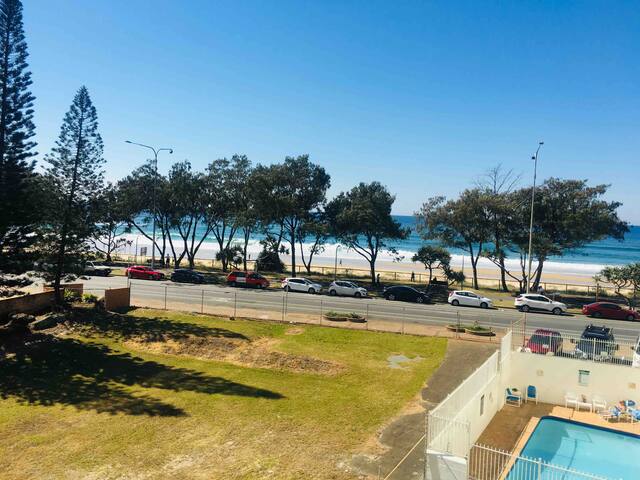 Paola's Place Just in front of the beach!