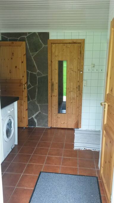 sauna, big family shower toilet and Washing maskin.
bastu , familjedusch toalett och tvättmaskin