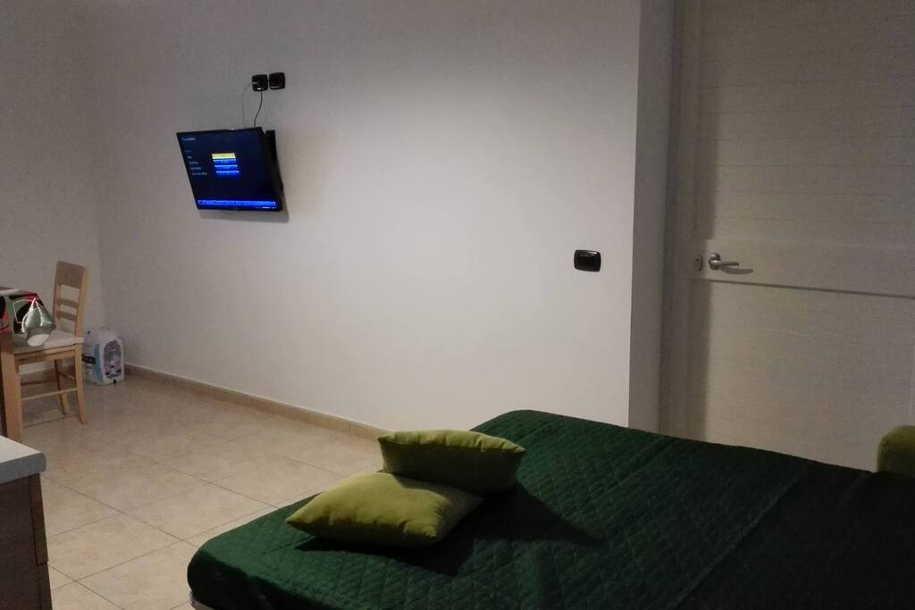 Soggiorno con divano letto.