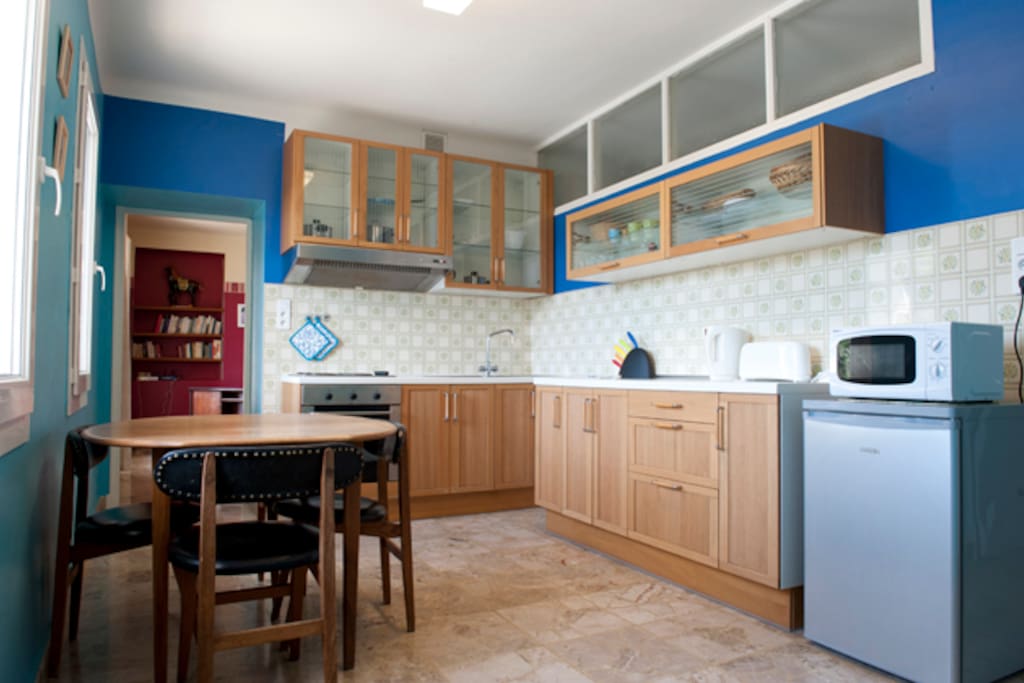 Full kitchen