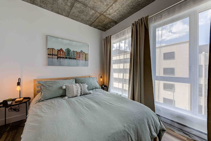 Bedroom 2 with Queen size bed