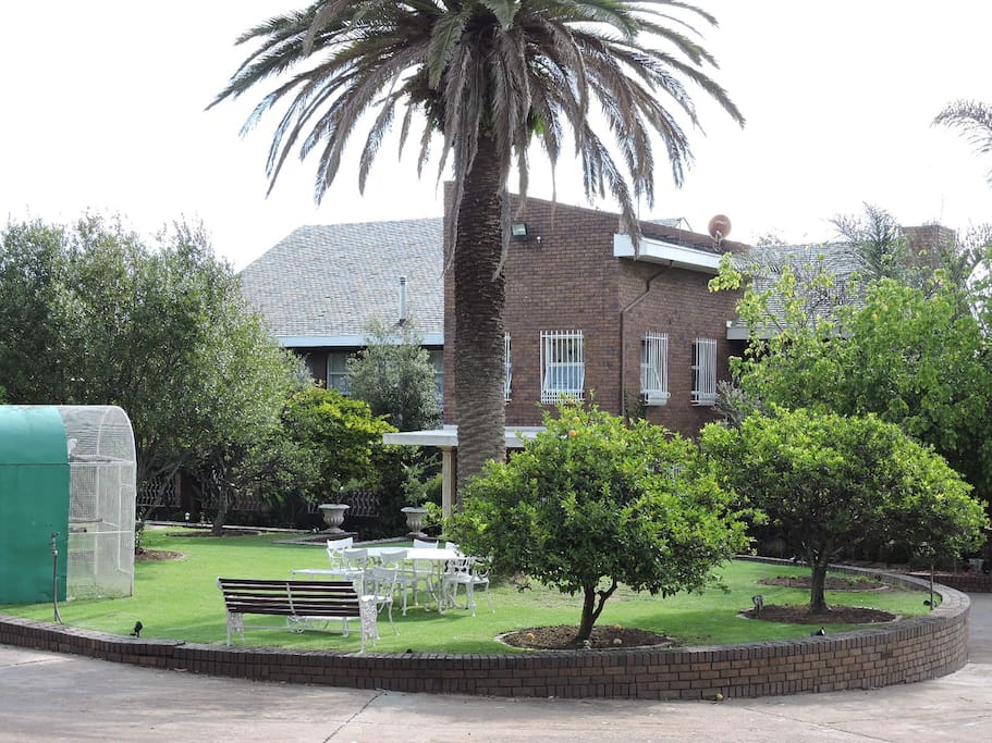 Enjoy a drink in the afternoon while sitting in our garden.