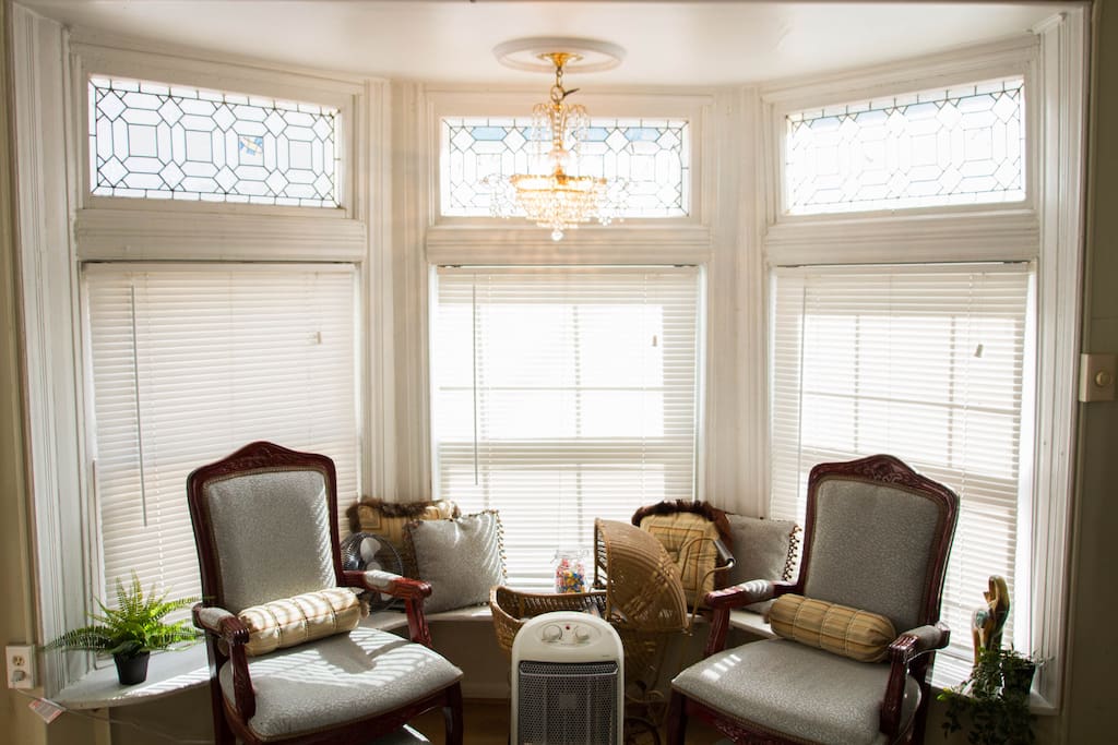 Sitting area by bay window