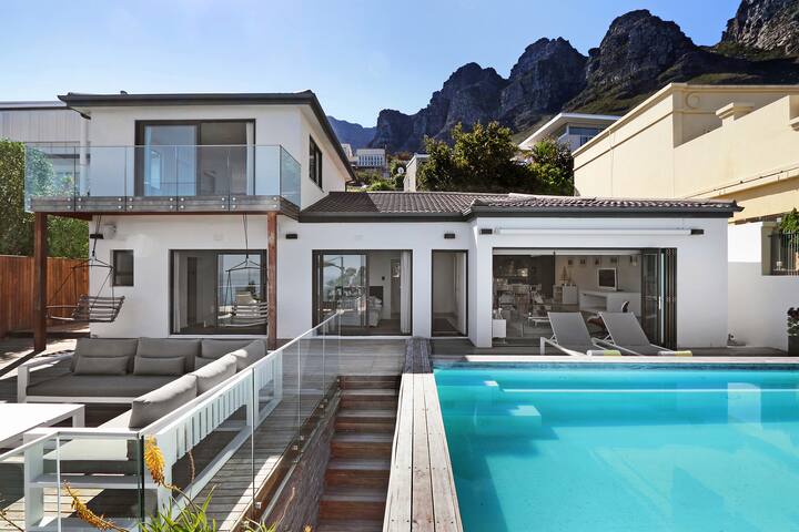 Ty Gwyn Camps Bay – Luxury Villa with pool & views gallery image 4