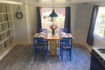 Cozy STUDIO - dog friendly, ~2 miles 2 dwtn