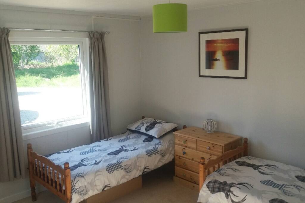 Twin bedroom, fold out bed available.