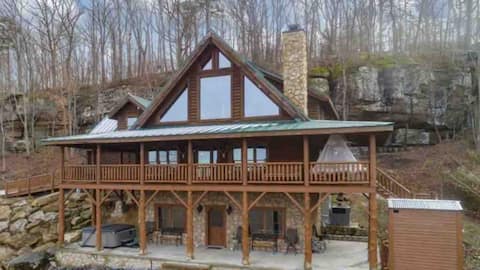 Peace on Earth. 4,000 sq ft Log Cabin, jacuzzi
