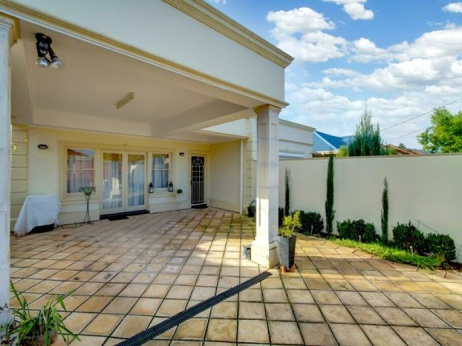 Driveway/Entrance