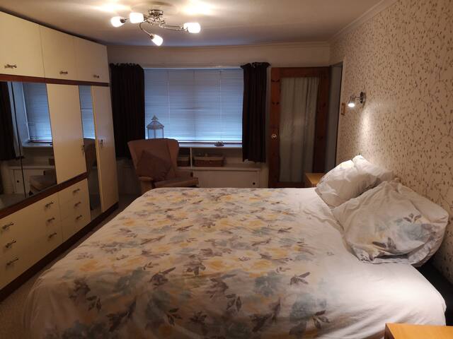 Elderslie Cottage