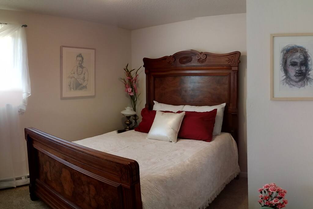 Eastlake Room - Full size bed