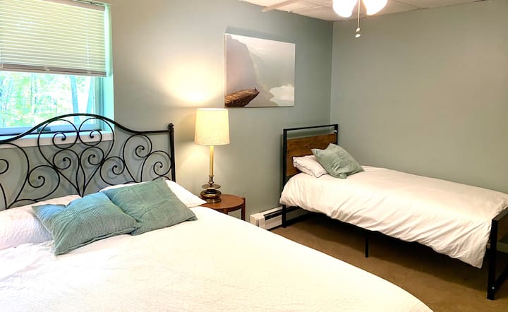 Спалня на долния етаж 2/двойно легло и единично легло