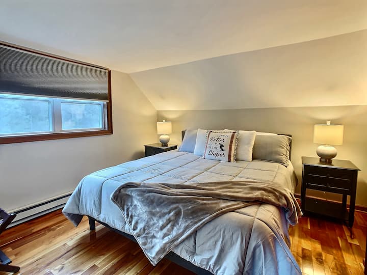 Dormitorio principal con cama tamaño king