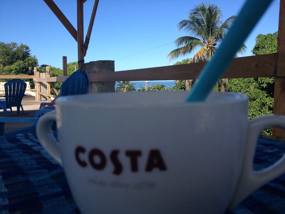 Drink your morning coffe on the communal roof terrace!