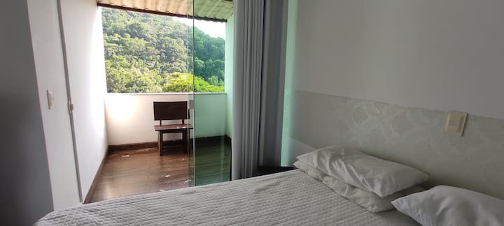 Habitación con terraza y balcón